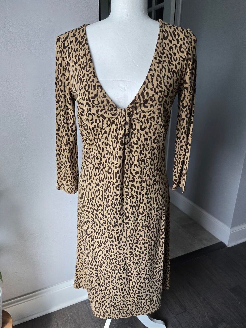 NWT LOFT Ann Taylor Leopard Print V-Neck Twist Front Dress Size 6 Casual Work